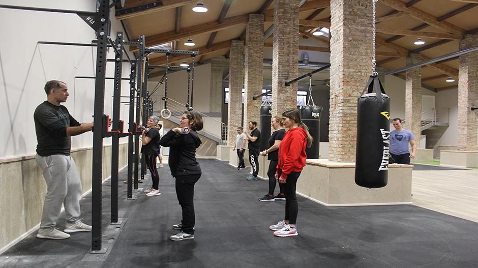 Imagen Sesiones de crossfit y boxeo en el estreno del gimnasio municipal