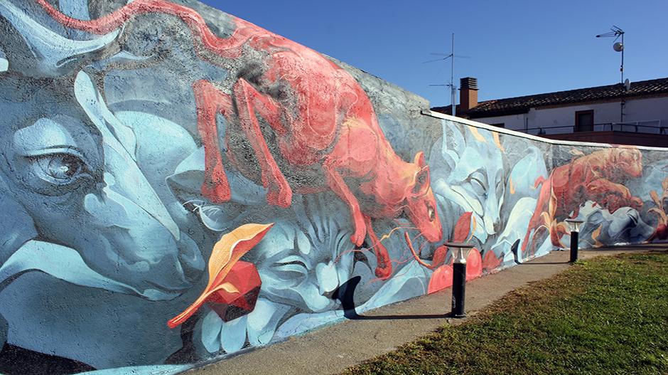 Imagen Isaac Mahow tiñe de azul y rojo la fauna más cercana en Montesusín