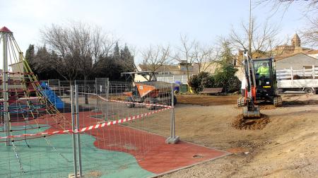 Imagen Arrancan las obras de remodelación del parque infantil de Grañén