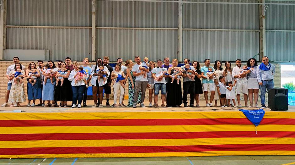 Imagen Las pañoletas a los recién nacidos y los quintos coronan el pórtico festivo de Grañén