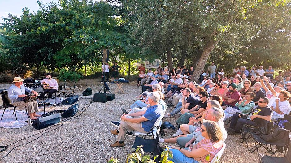 Imagen Sam Lee se alía con la naturaleza y conquista al público en Fraella