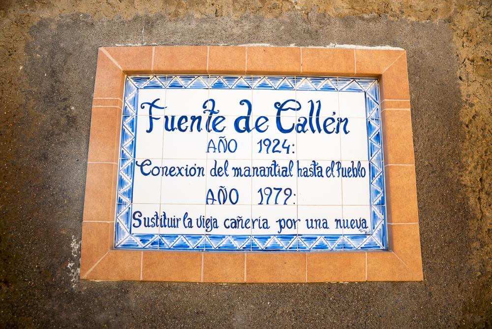 Imagen: Cartel situado junto a la fuente de Callén